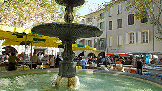 Le Mas de la Chapelle - La région - Visites-uzes